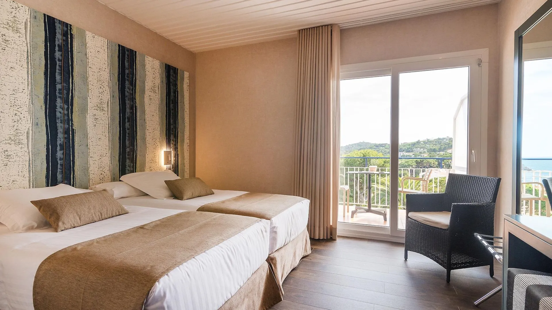 Hotel Alga Calella De Palafrugell 4*,
